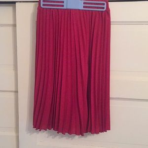 Wine color pleated skirt